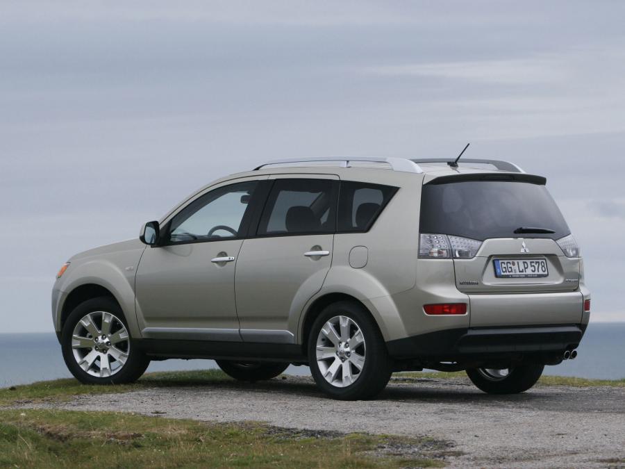  Mitsubishi Outlander 2007 года  (фото 2 из 16)